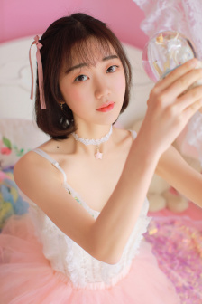 美女被帅哥强吻